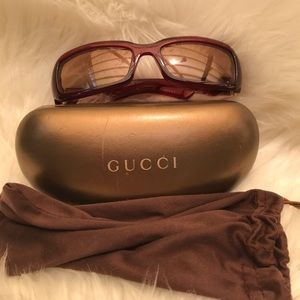 Gucci sunglasses with case and bag! Stylish!